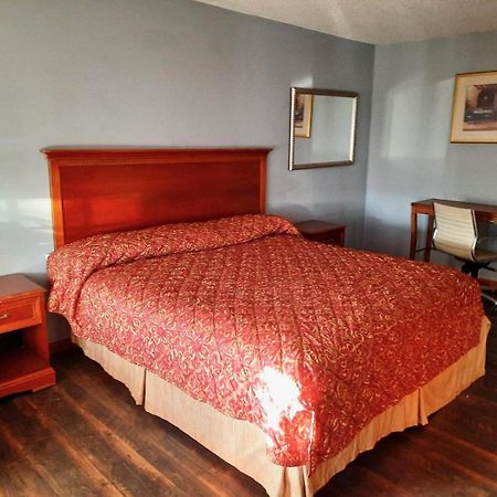 Hiway Inn Express Элк-Сити Экстерьер фото