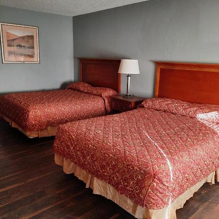 Hiway Inn Express Элк-Сити Экстерьер фото